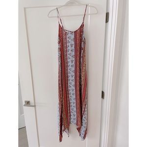 Asymmetric midi dress in paisley design